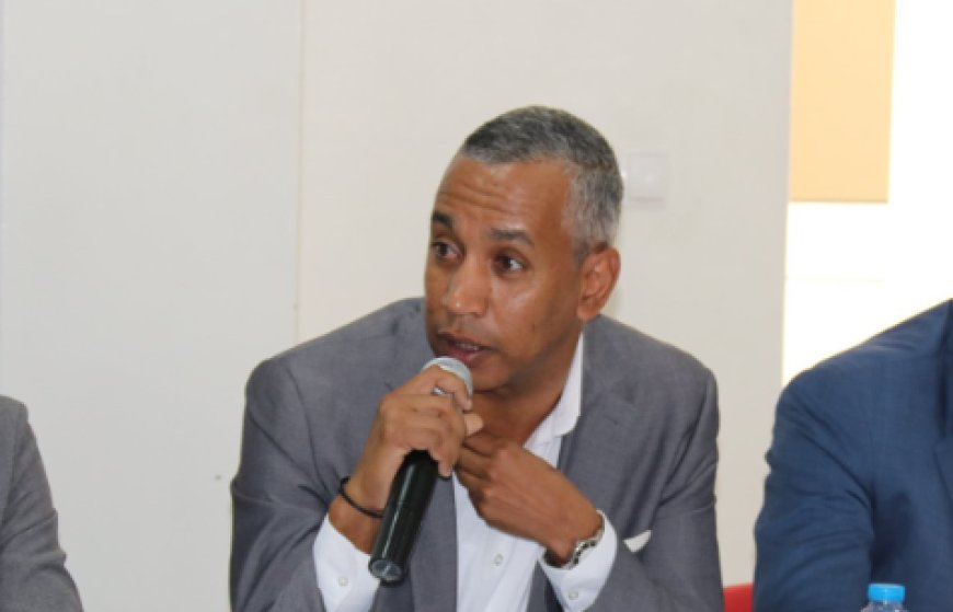 Ex-Presidente Francisco Tavares mostrou-se indignado ante a discriminação salarial contra monitora de infância na Brava