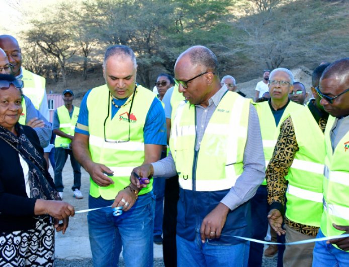 Primeiro-Ministro inaugura central de britagem na ilha Brava e destaca aposta no investimento privado