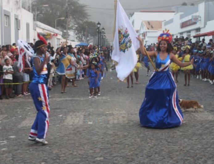 Carnival group Riba D'Ora wins the Brava Carnival for the second time with a tribute to the Blue Sharks