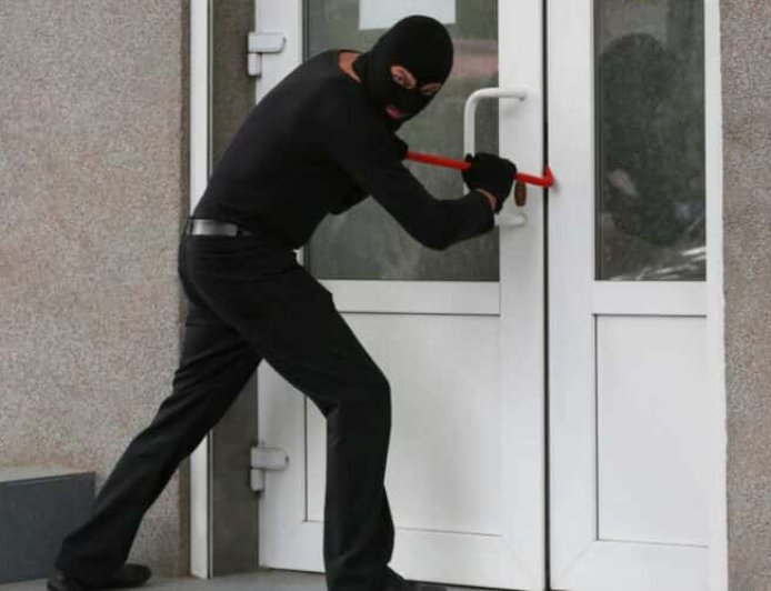 Tribunal da Comarca da Brava decreta prisão preventiva a suspeito de furto qualificado em Cova Rodela