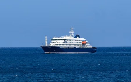 Navio de cruzeiro com surto suspeito de hantavírus está ancorado ao largo de Cabo Verde após três mortes