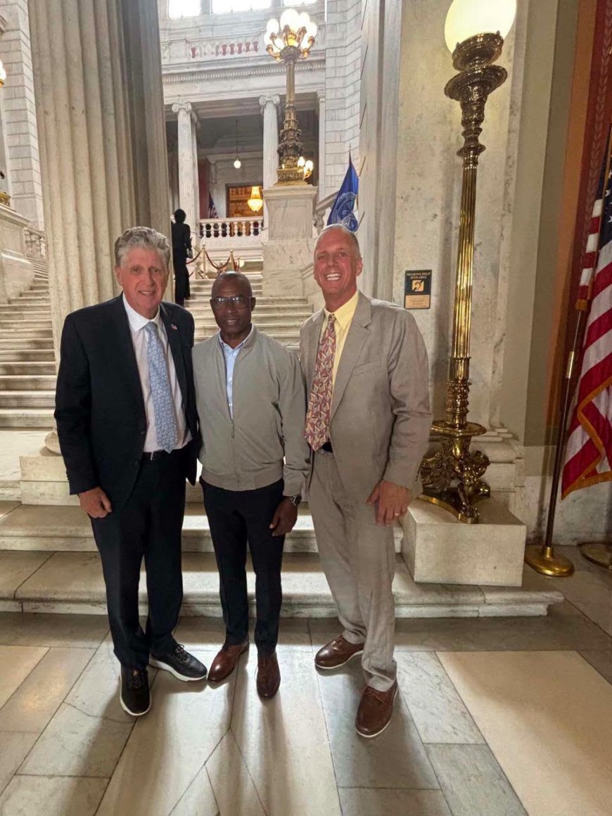 Mayor da Brava received by the Governor of Rhode Island and the Mayor of Pawtucket