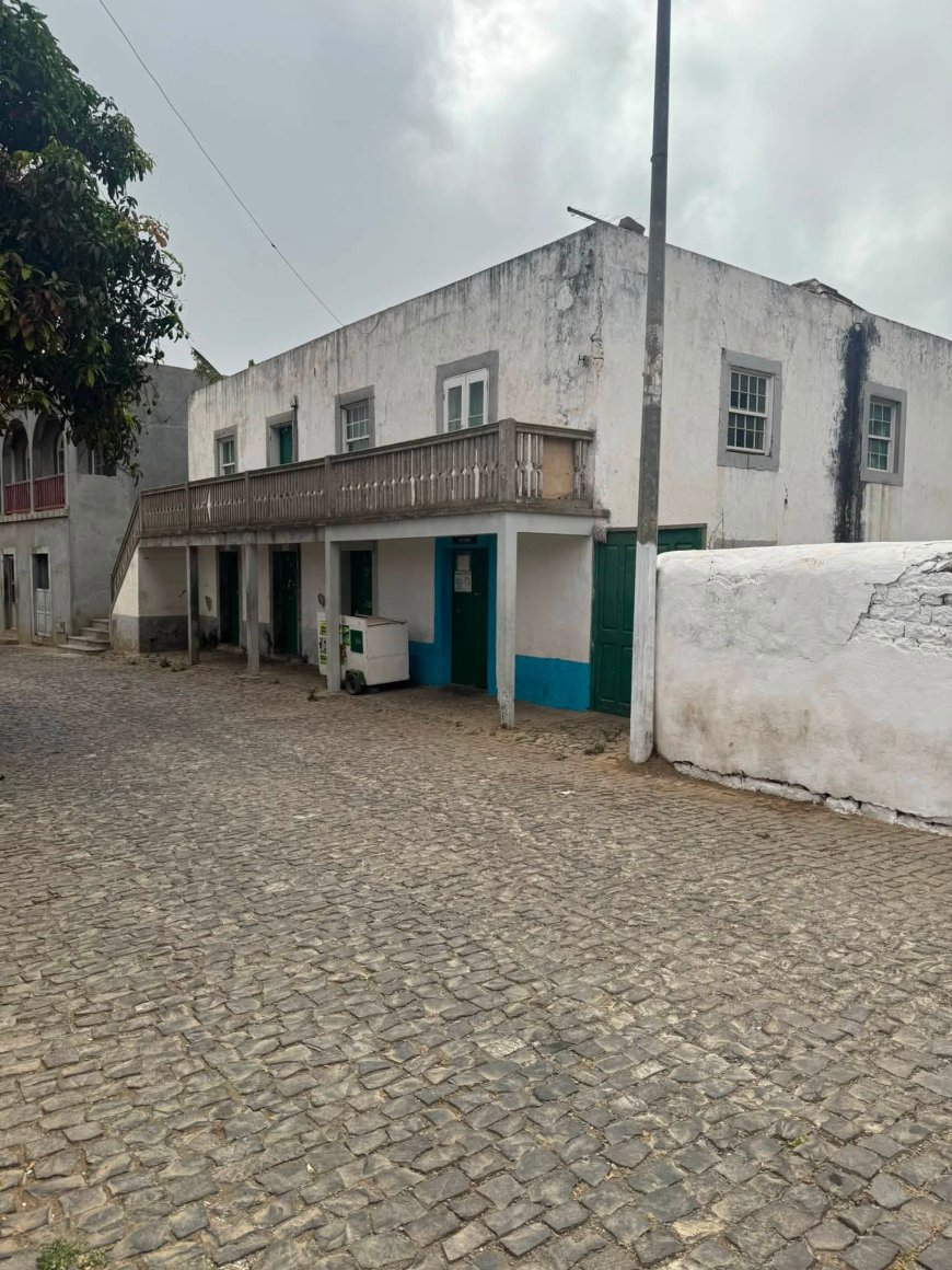 The nuances of emigration on Brava Island through the eyes of those who return.