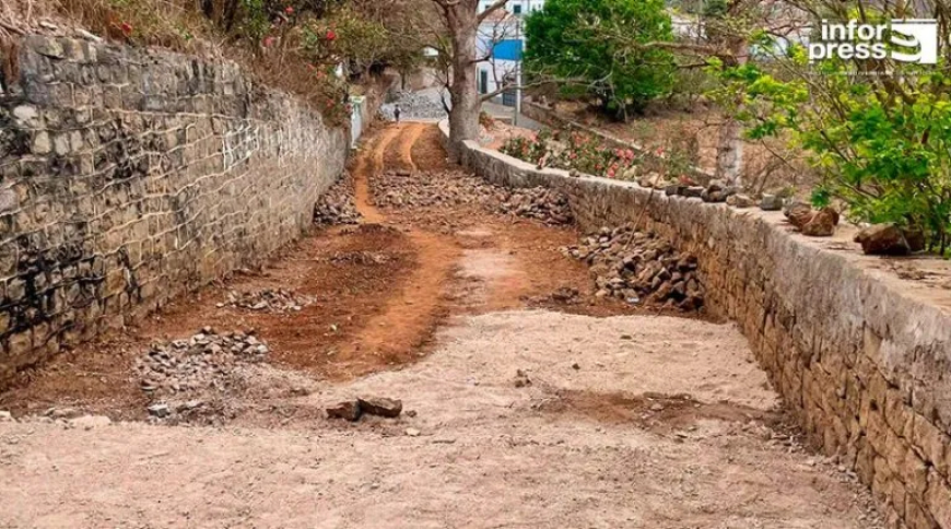 Brava: Drivers and residents satisfied with the start of paving work on the Ribeira Nhá Tânia – Cutelo Pedra Bica road.