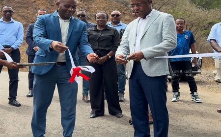 Primeiro-Ministro Francisco Carvalho inaugura estradas asfaltadas de Levada e Achada Costa em São Lourenço dos Órgãos