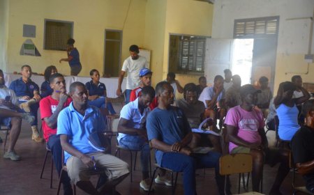 Brava capacita homens do mar na técnica de reparação de motores