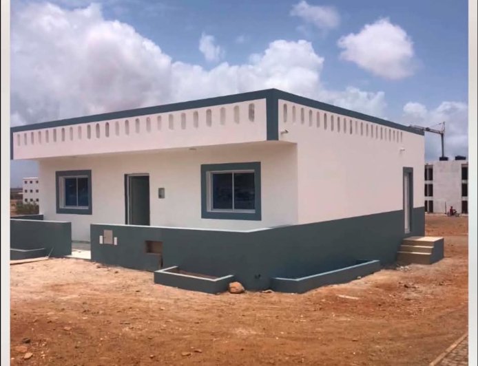 Fundação Nilza Varela entrega casa nova a família na ilha do Sal